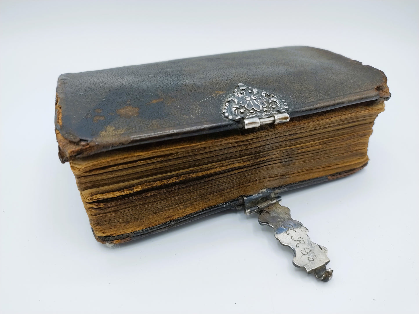 Antique Bible with silver clasp, Dordrecht, 1783
