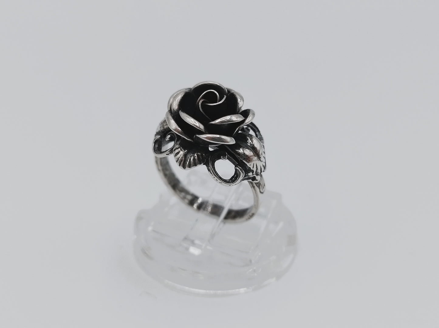 Zilveren bloemring met roos, 16.25 mm.