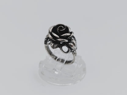 Zilveren bloemring met roos, 16.25 mm.