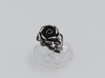 Zilveren bloemring met roos, 16.25 mm.