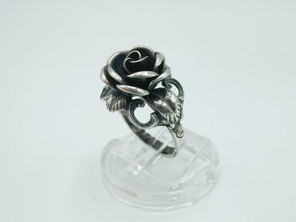 Zilveren bloemring met roos, 16.25 mm.