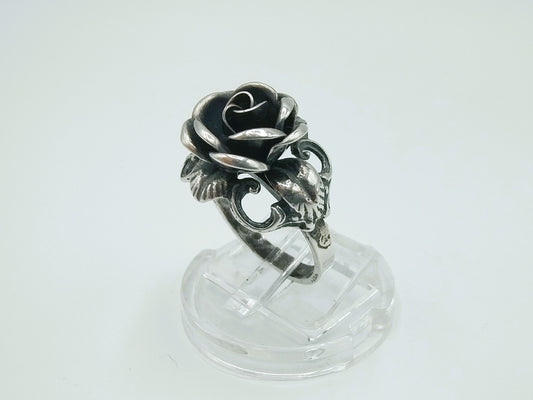 Zilveren bloemring met roos, 16.25 mm.