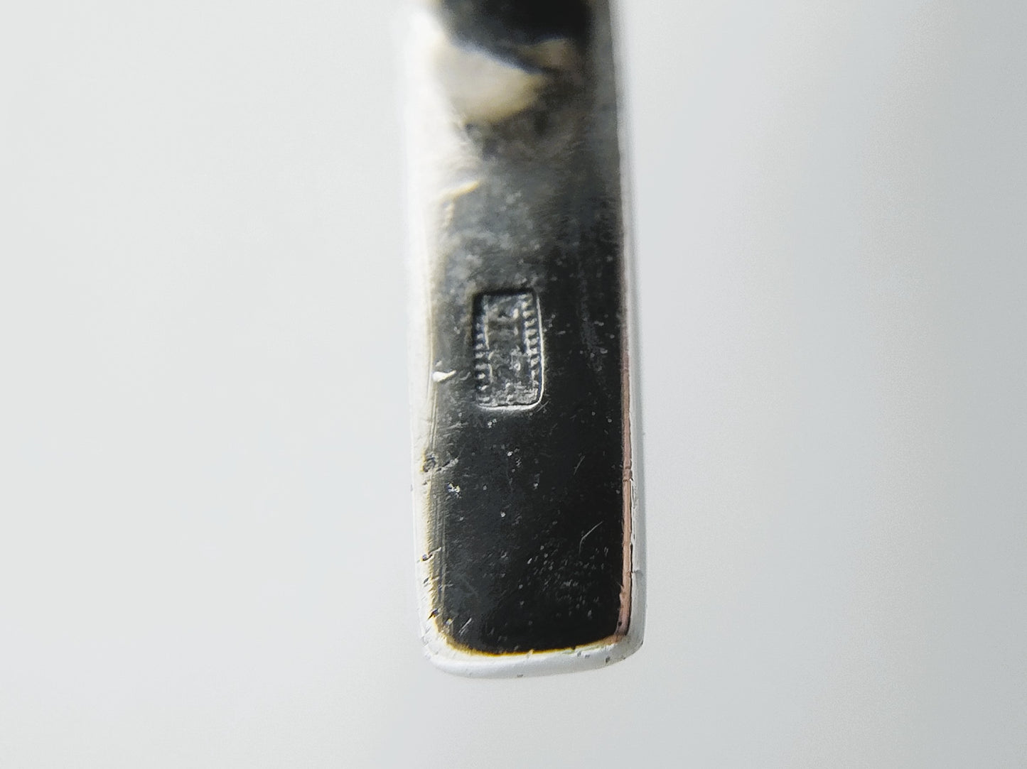 Zilveren broche met zirkonia's en parels