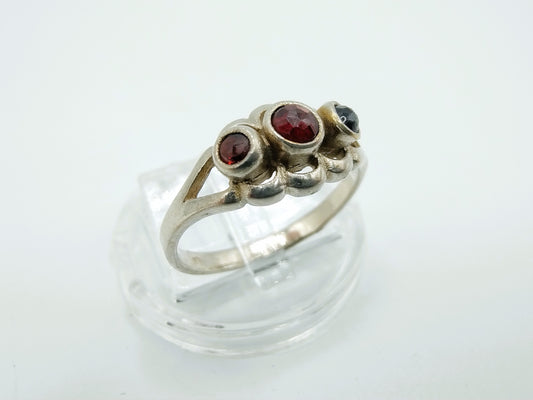 Zilveren ring met 3 granaten, 16,5 mm