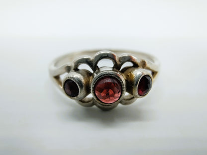 Zilveren ring met 3 granaten, 16,5 mm