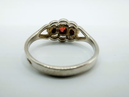 Zilveren ring met 3 granaten, 16,5 mm