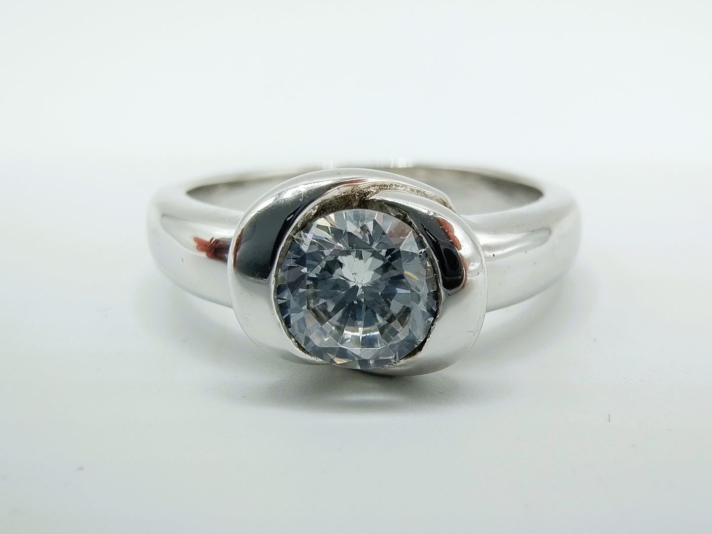 Zilveren ring met grote zirkonia, 17 mm