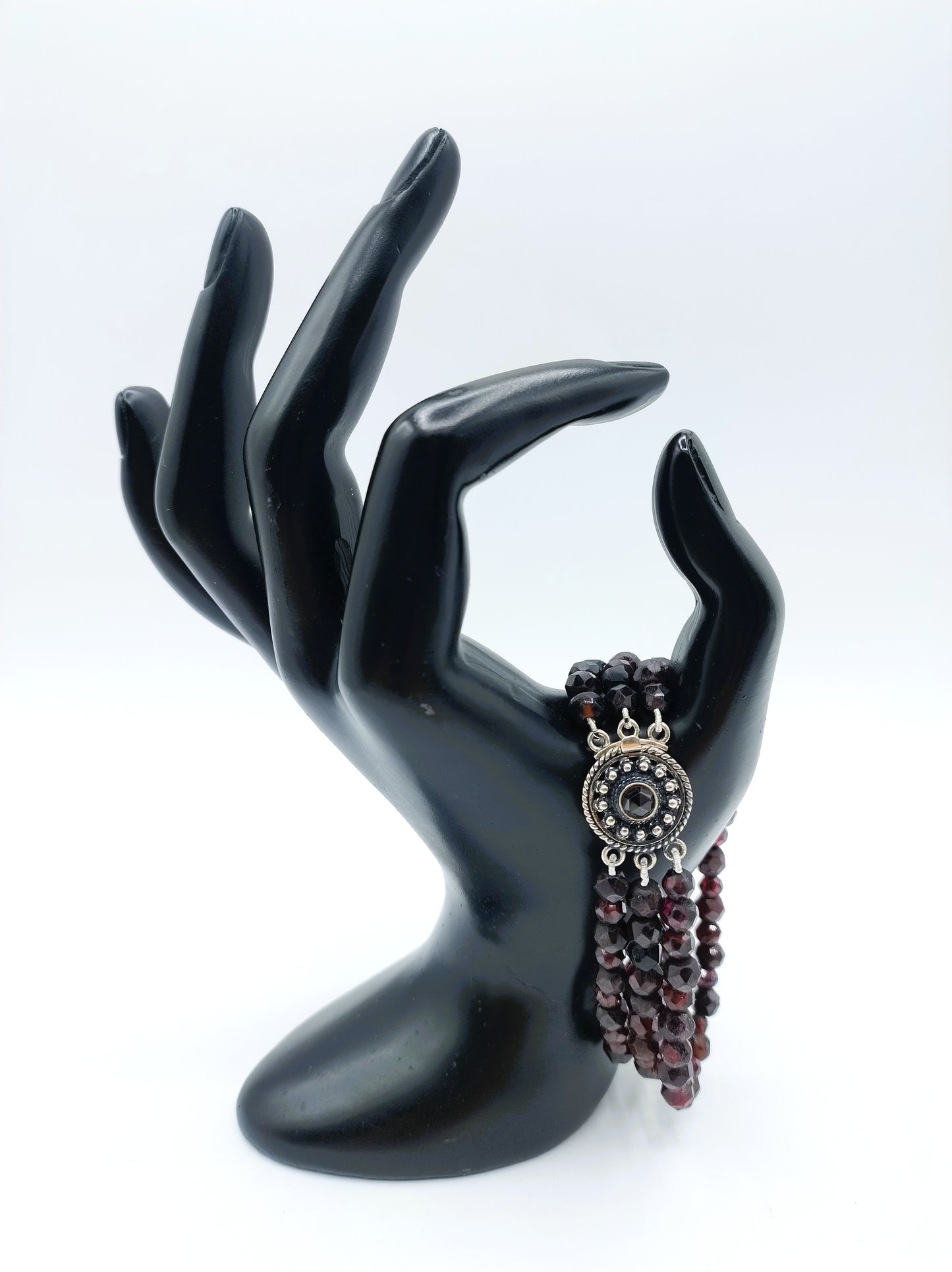 Granaten armband met zilveren slot, 19,5 cm.