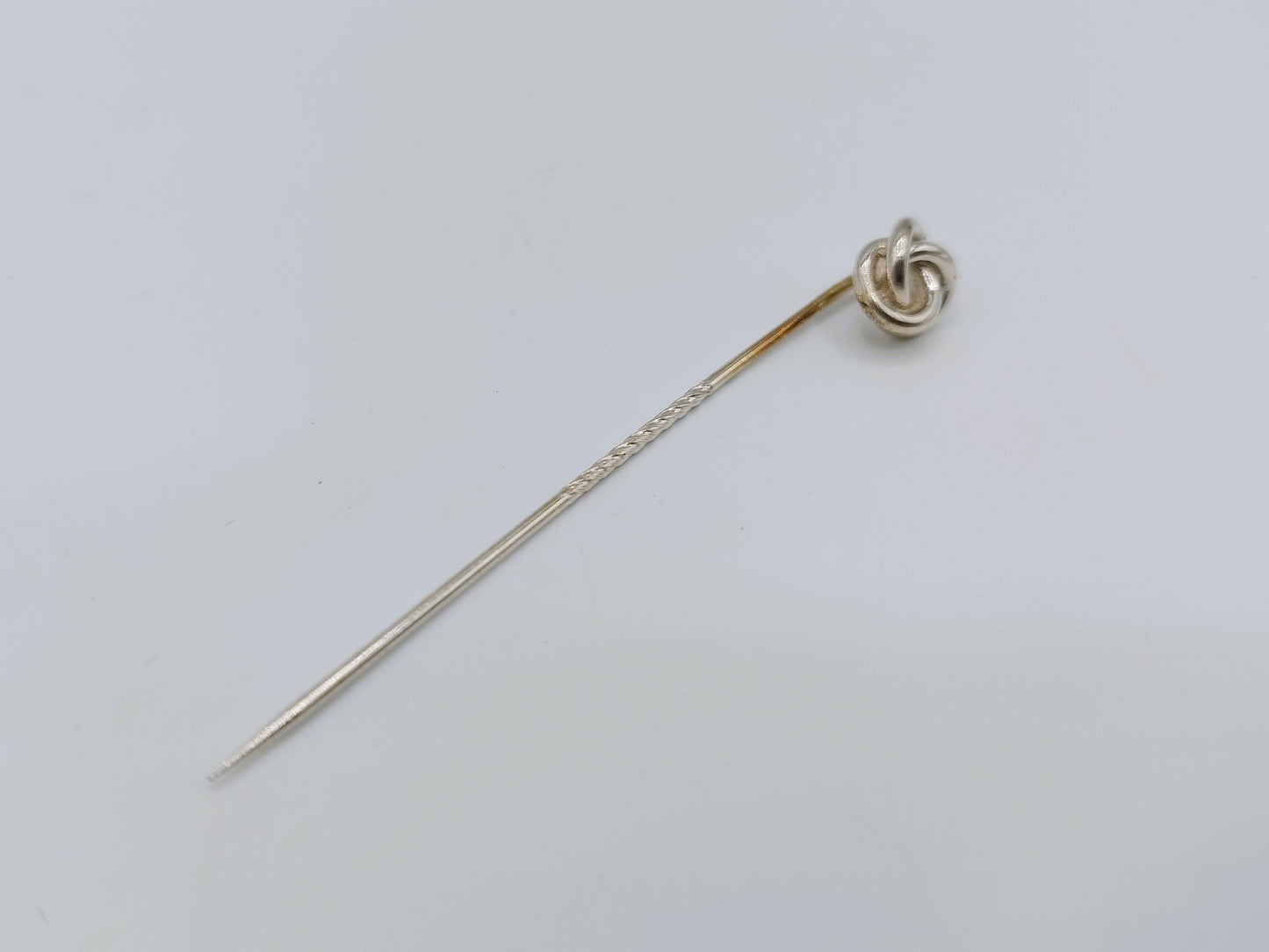 Zilveren reversspeld met knoop