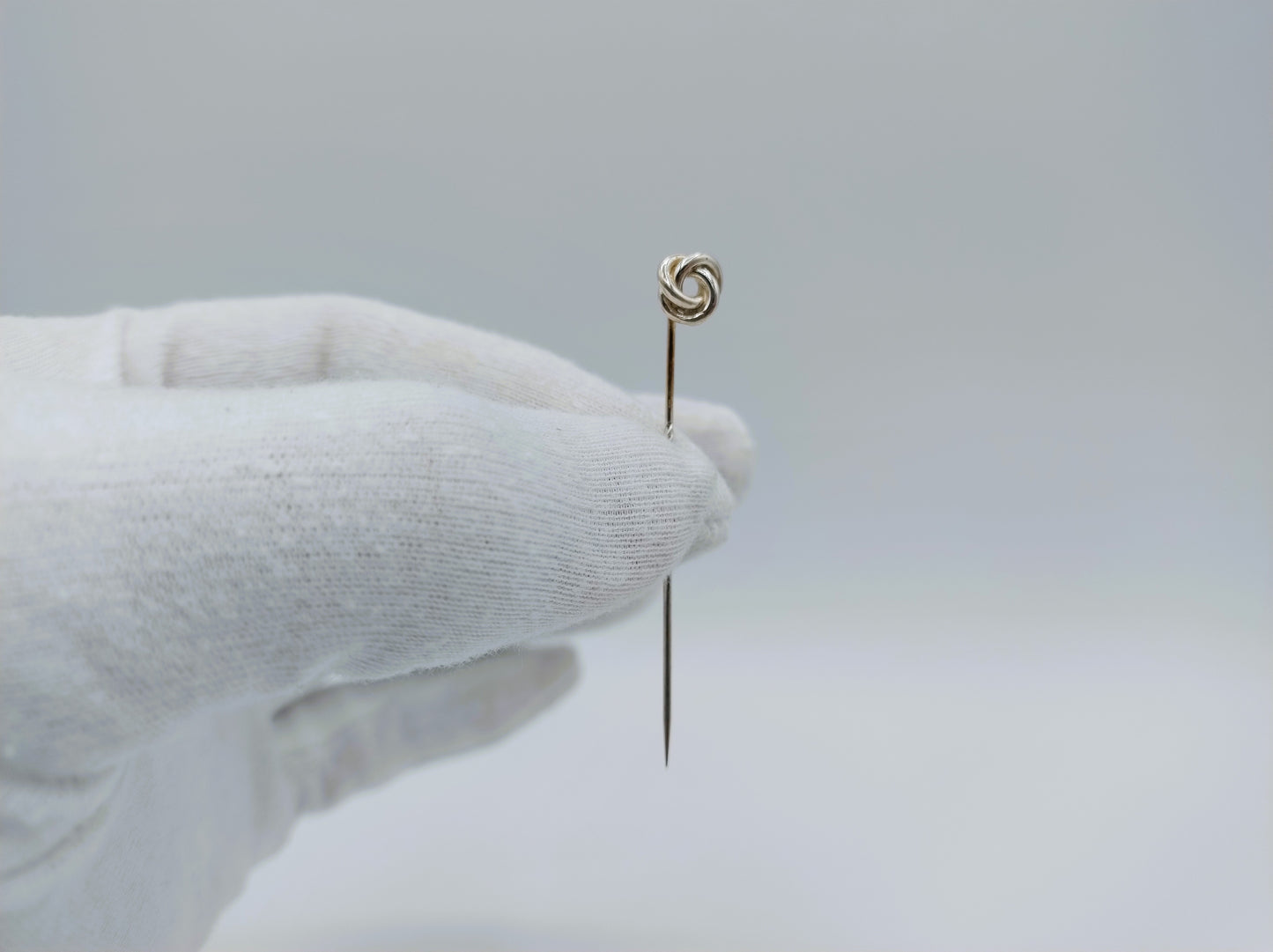 Zilveren reversspeld met knoop
