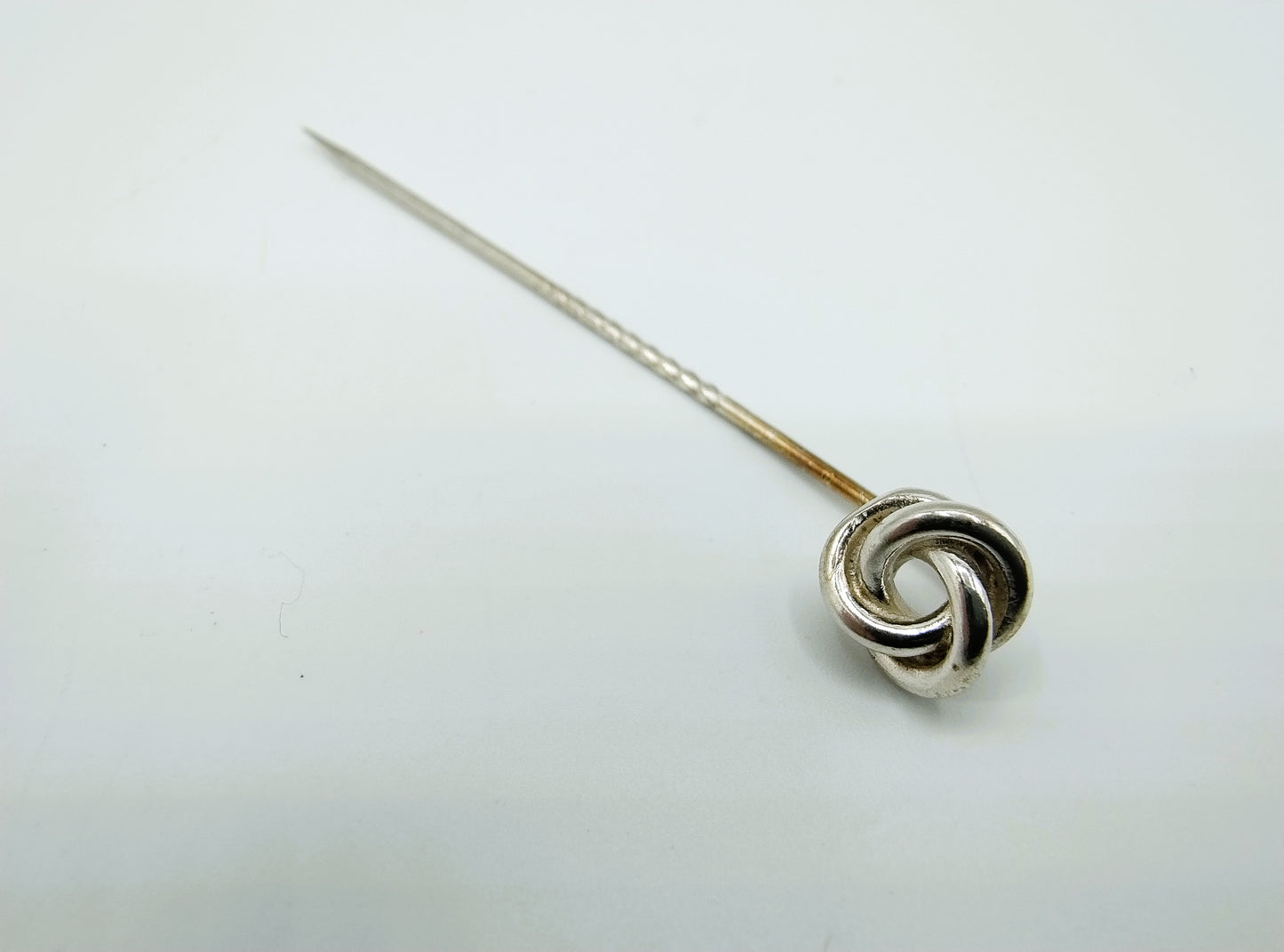 Zilveren reversspeld met knoop