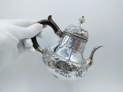 Silberne Teekanne, Isaac de Vries, Amsterdam, 1744