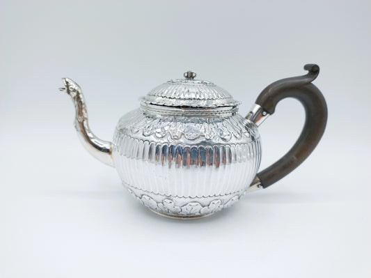 Silberne Teekanne, P. Schmidt, Leeuwarden, ca. 1820