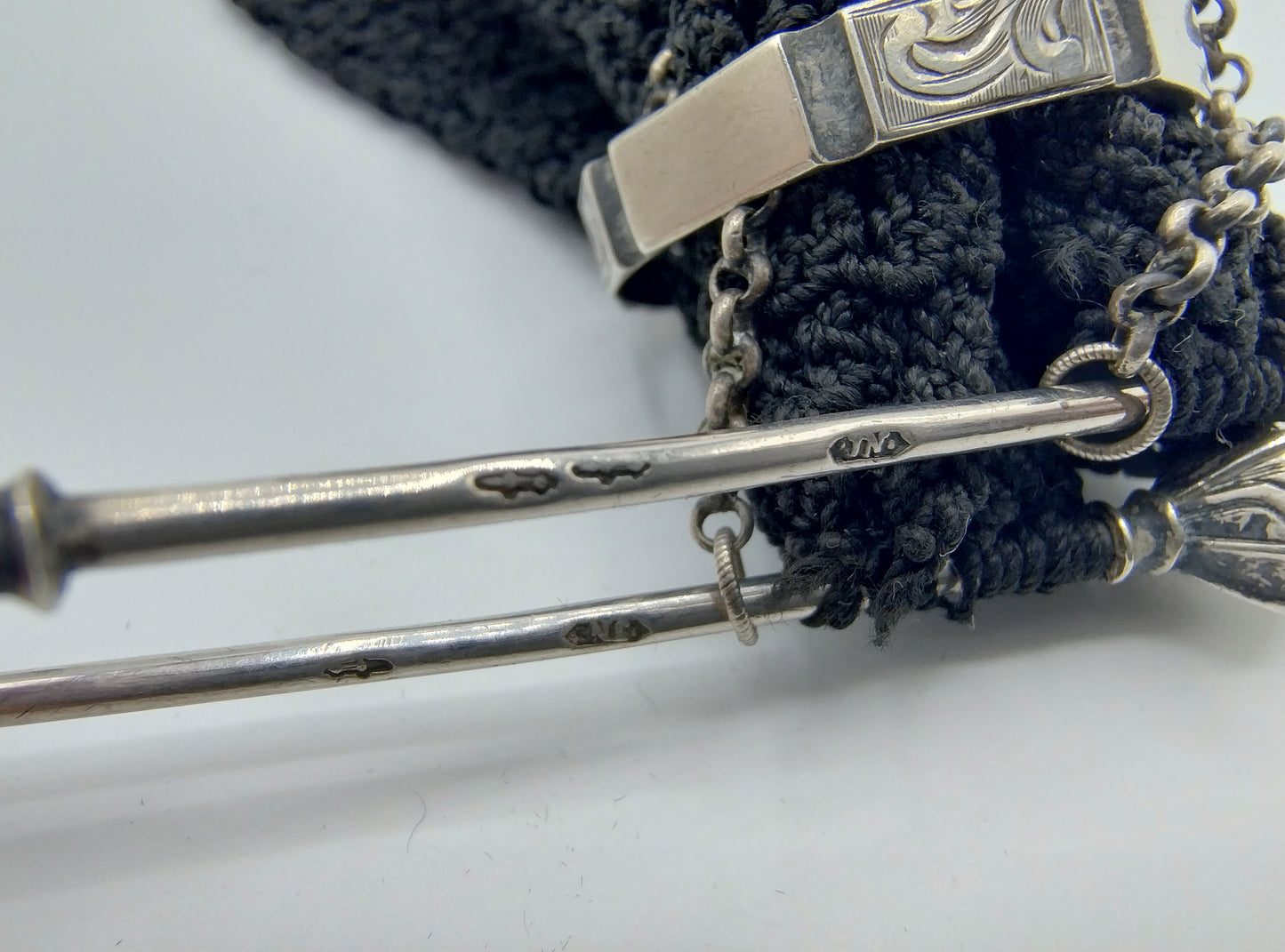 Wollen beursje met zilveren ring en sluiting J.B. Netelenbosch, Amsterdam, ca. 1850