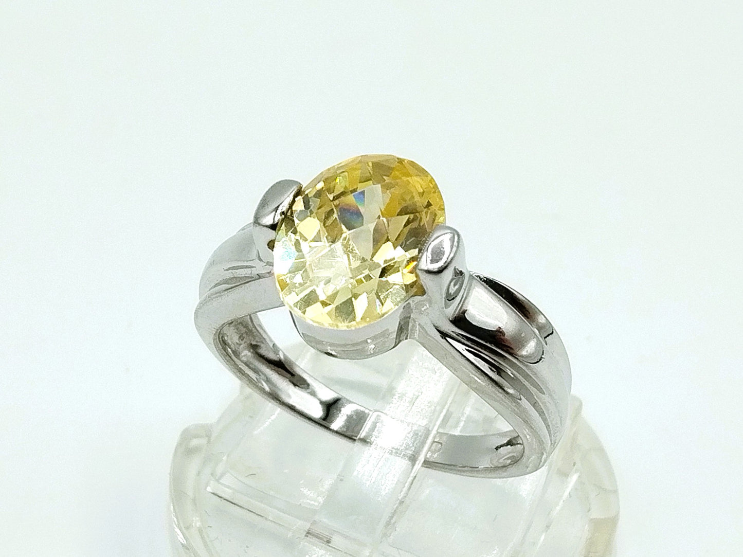 Zilveren ring met gele steen, 16.5 mm