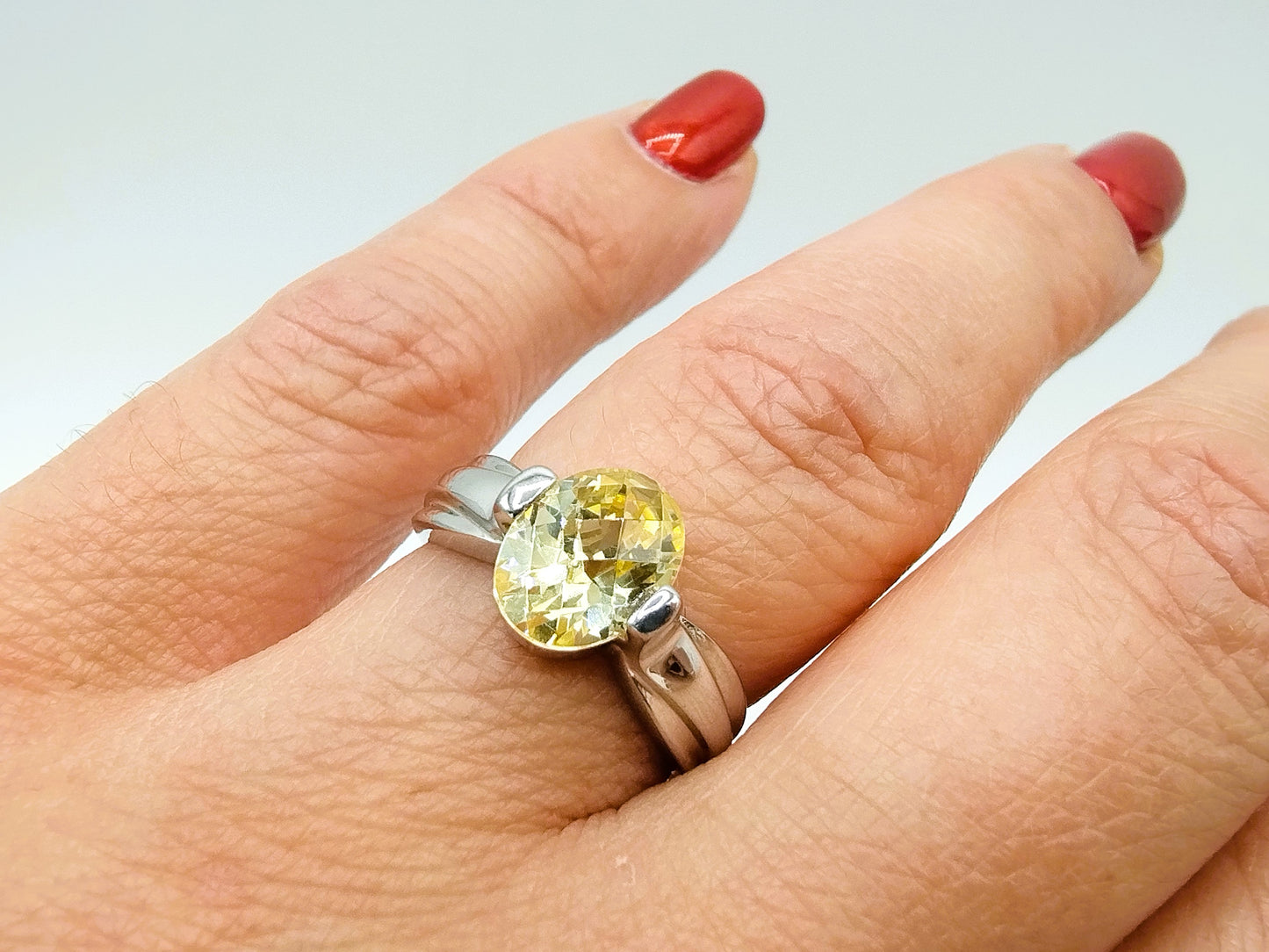 Zilveren ring met gele steen, 16.5 mm