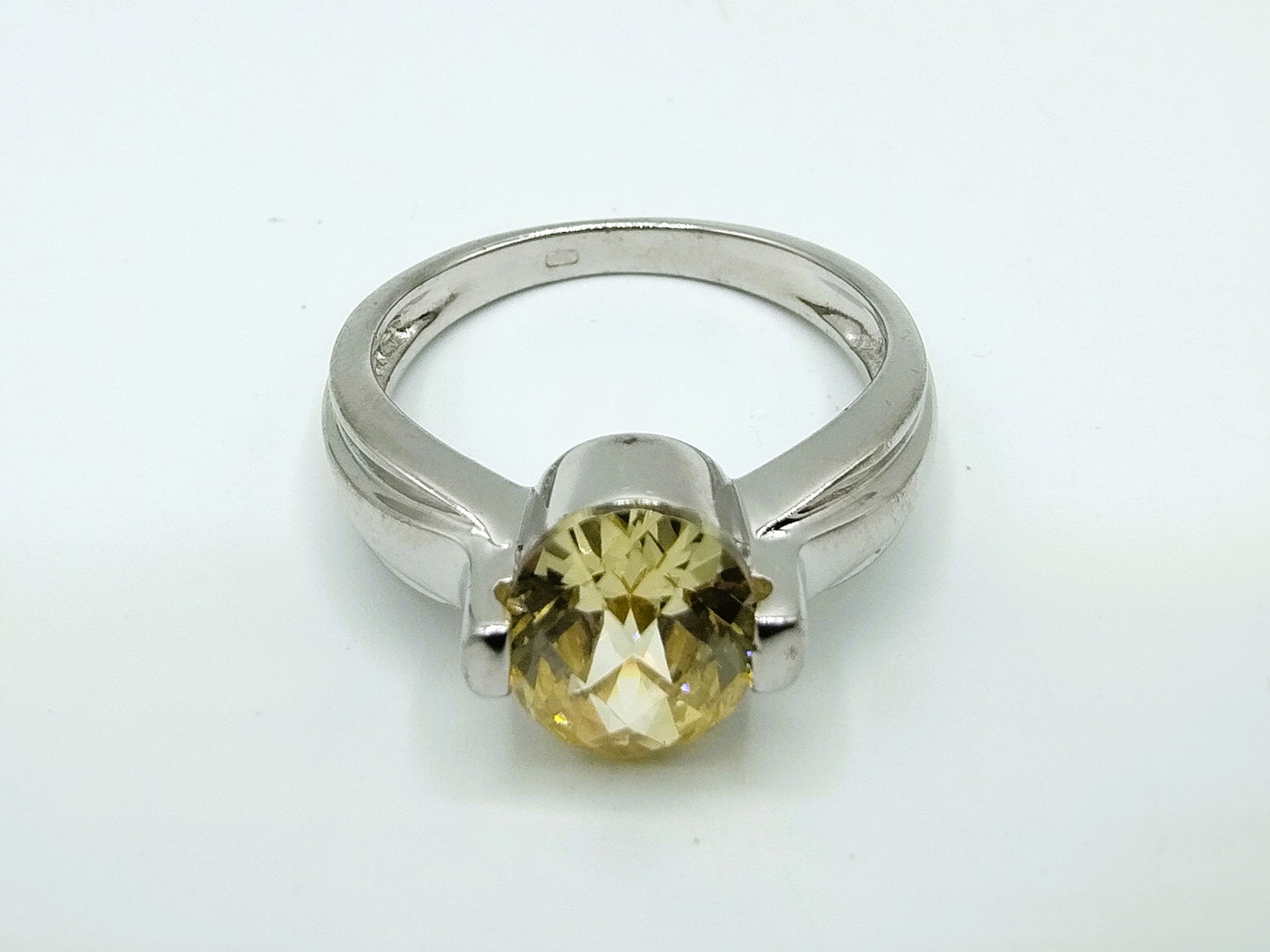 Zilveren ring met gele steen, 16.5 mm