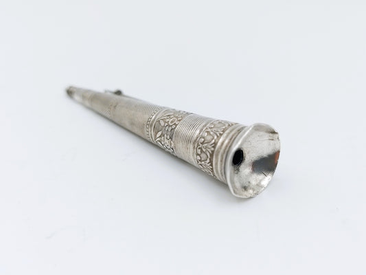 Silver brooch of knitting needle holder