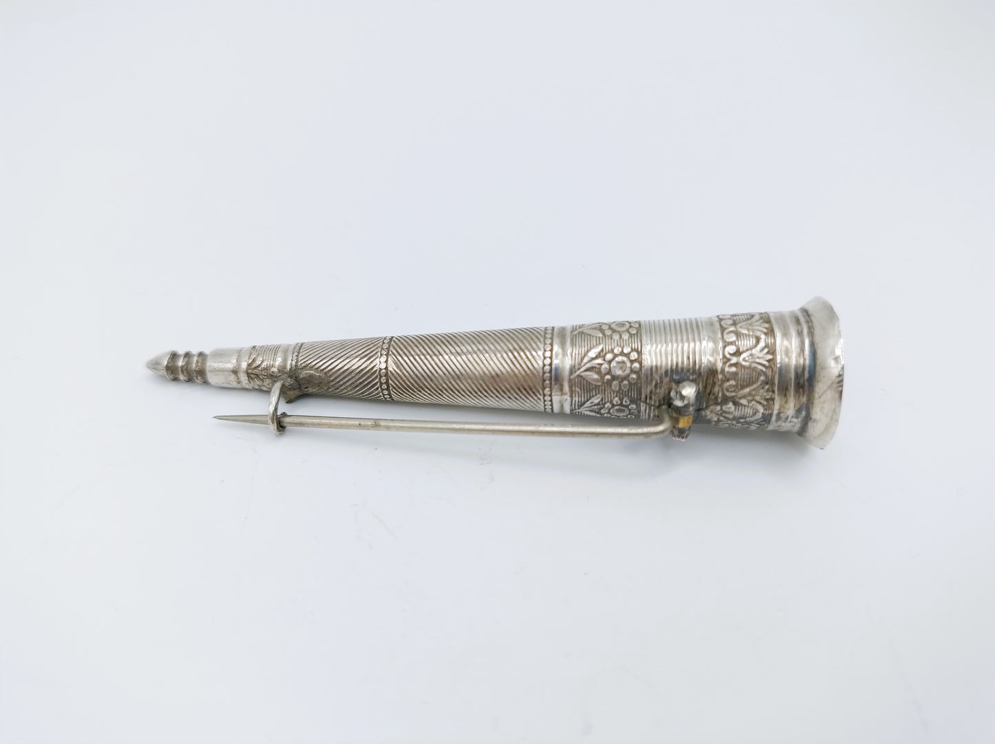 Silver brooch of knitting needle holder