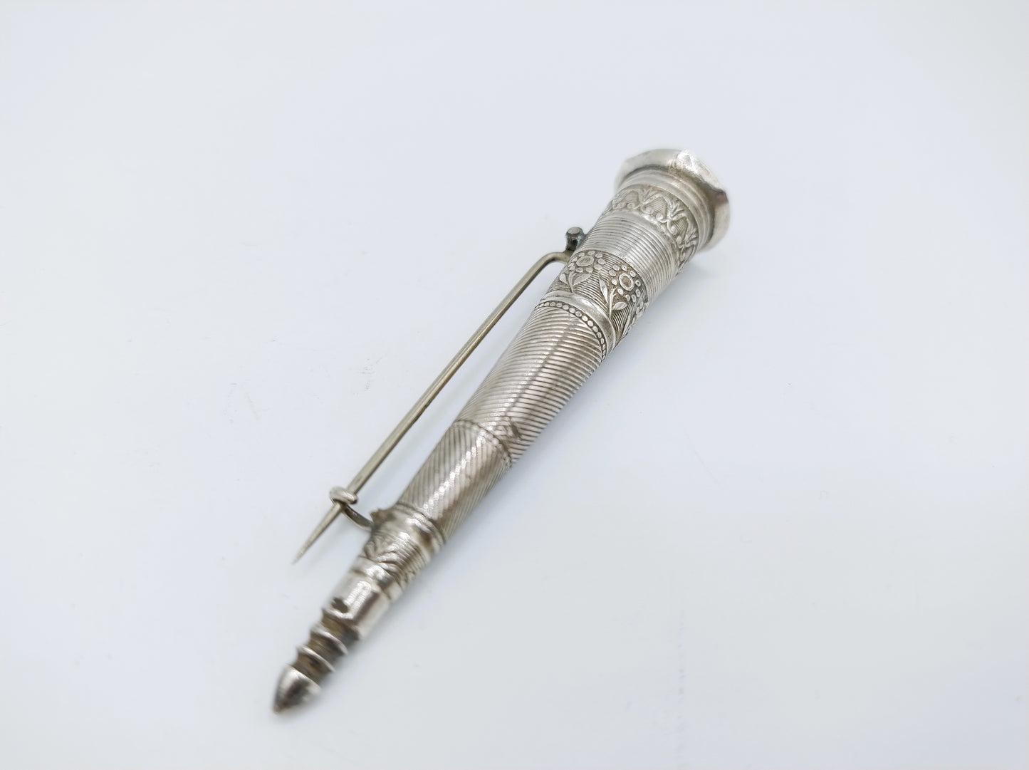 Silver brooch of knitting needle holder