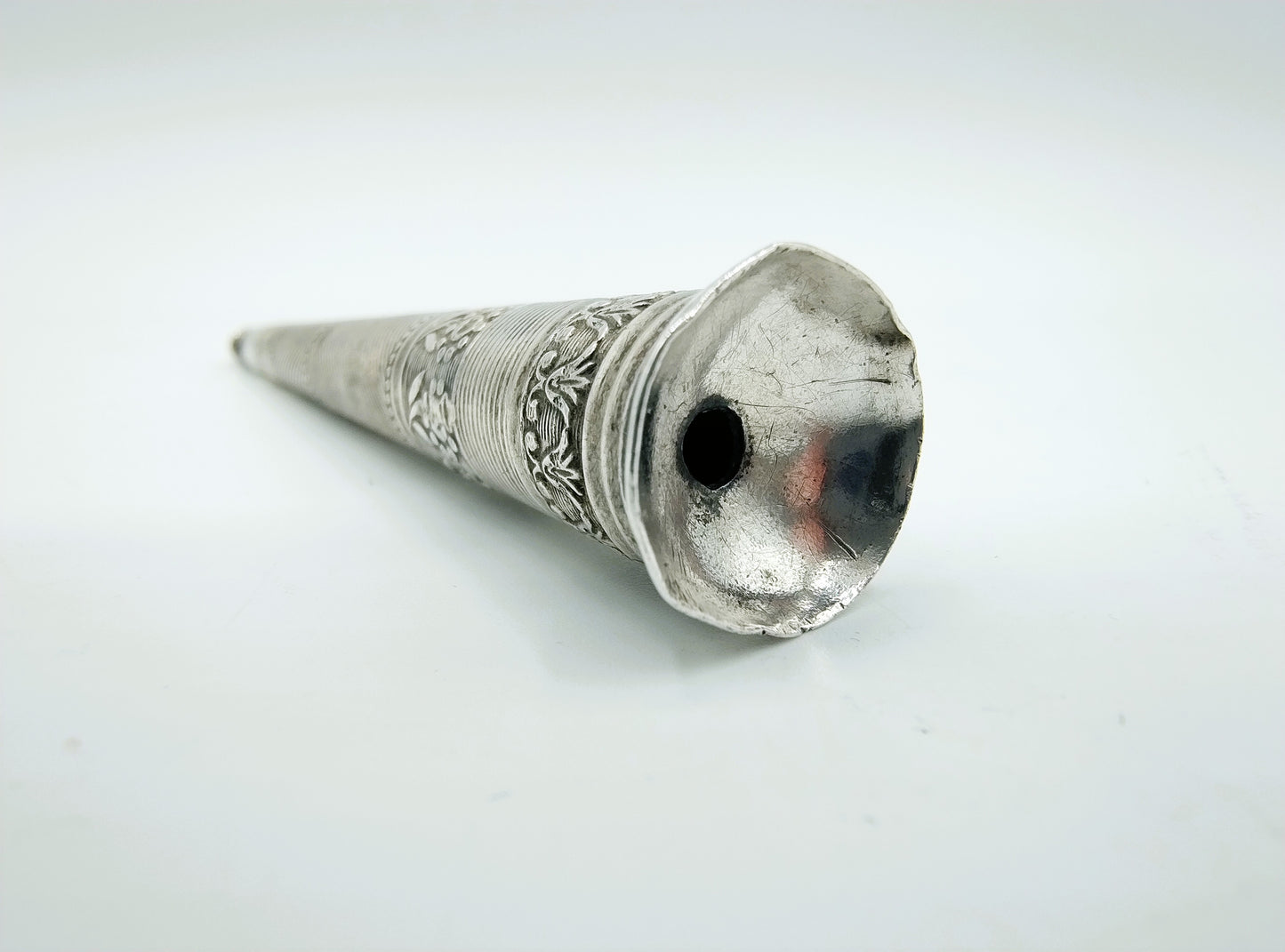 Silver brooch of knitting needle holder