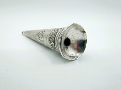 Silver brooch of knitting needle holder