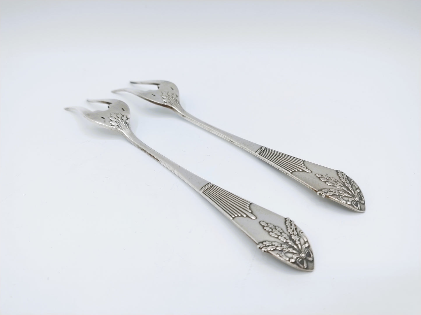 2 Zilveren vleesvorken, art nouveau, Fa. J.M. van Kempen, Voorschoten, ca. 1900