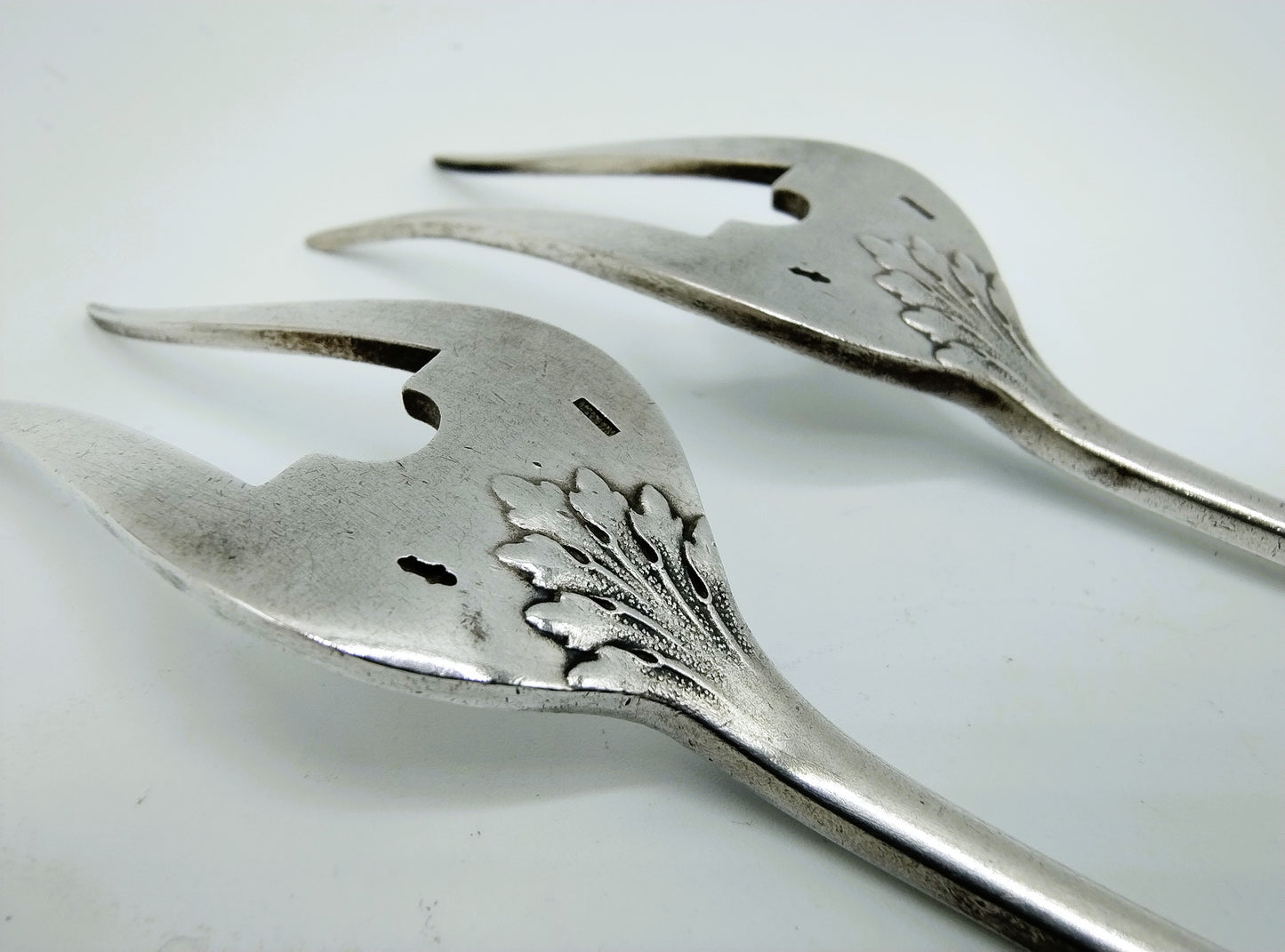 2 Zilveren vleesvorken, art nouveau, Fa. J.M. van Kempen, Voorschoten, ca. 1900