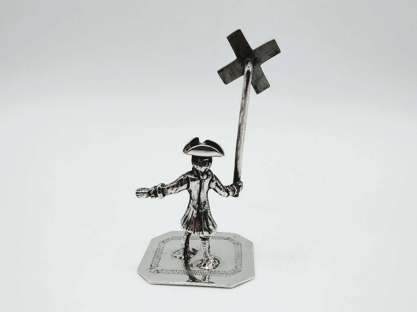 Zilveren miniatuur, man met molen, F. van Strant II, Amsterdam, ca. 1740