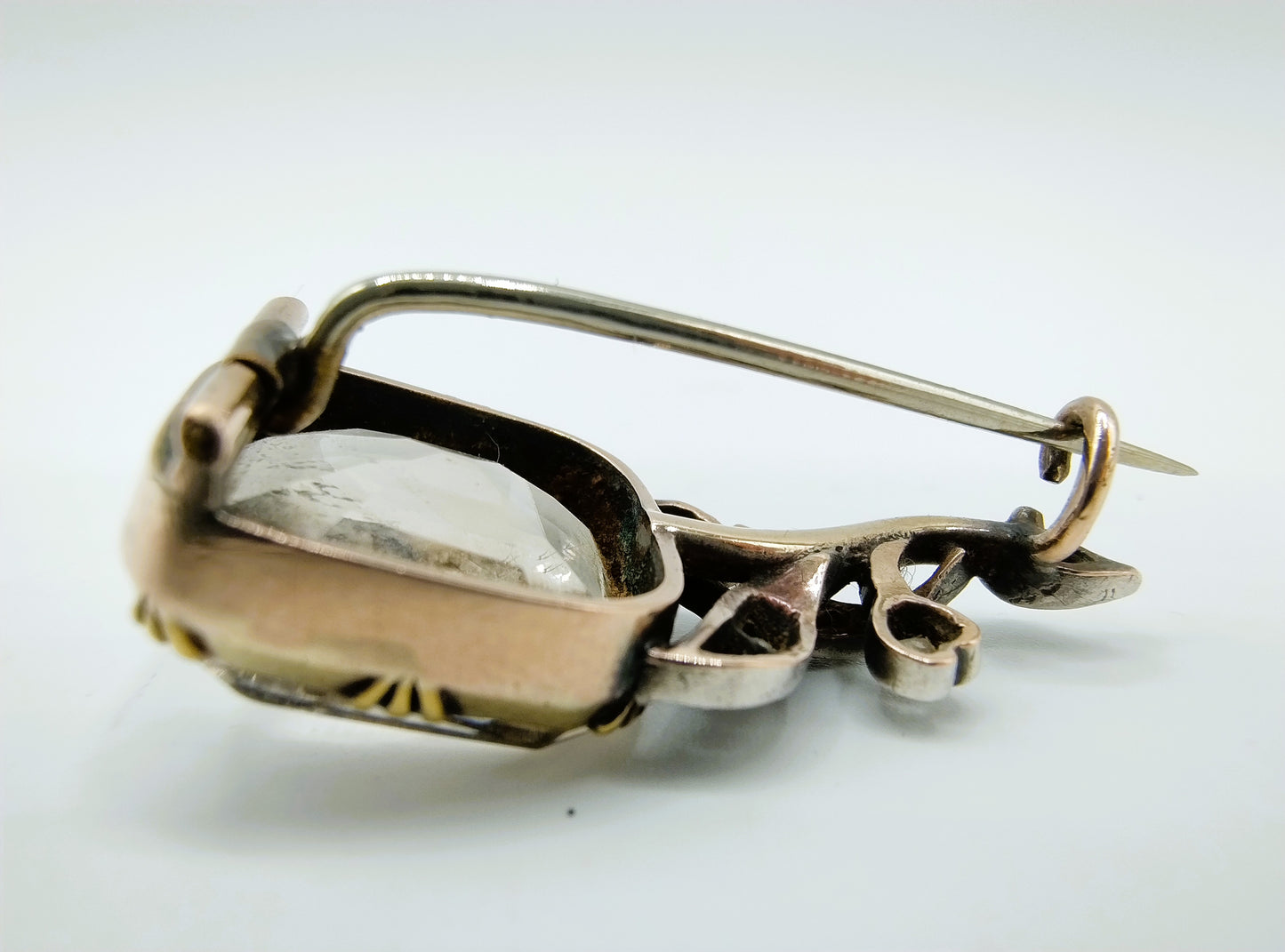 Gouden / zilveren broche met roosdiamanten