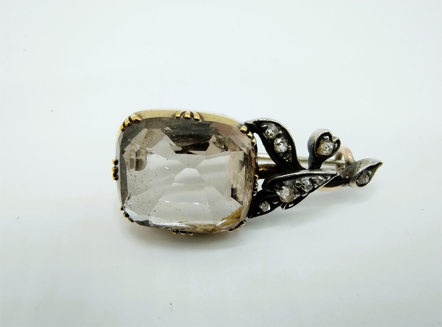 Gouden / zilveren broche met roosdiamanten