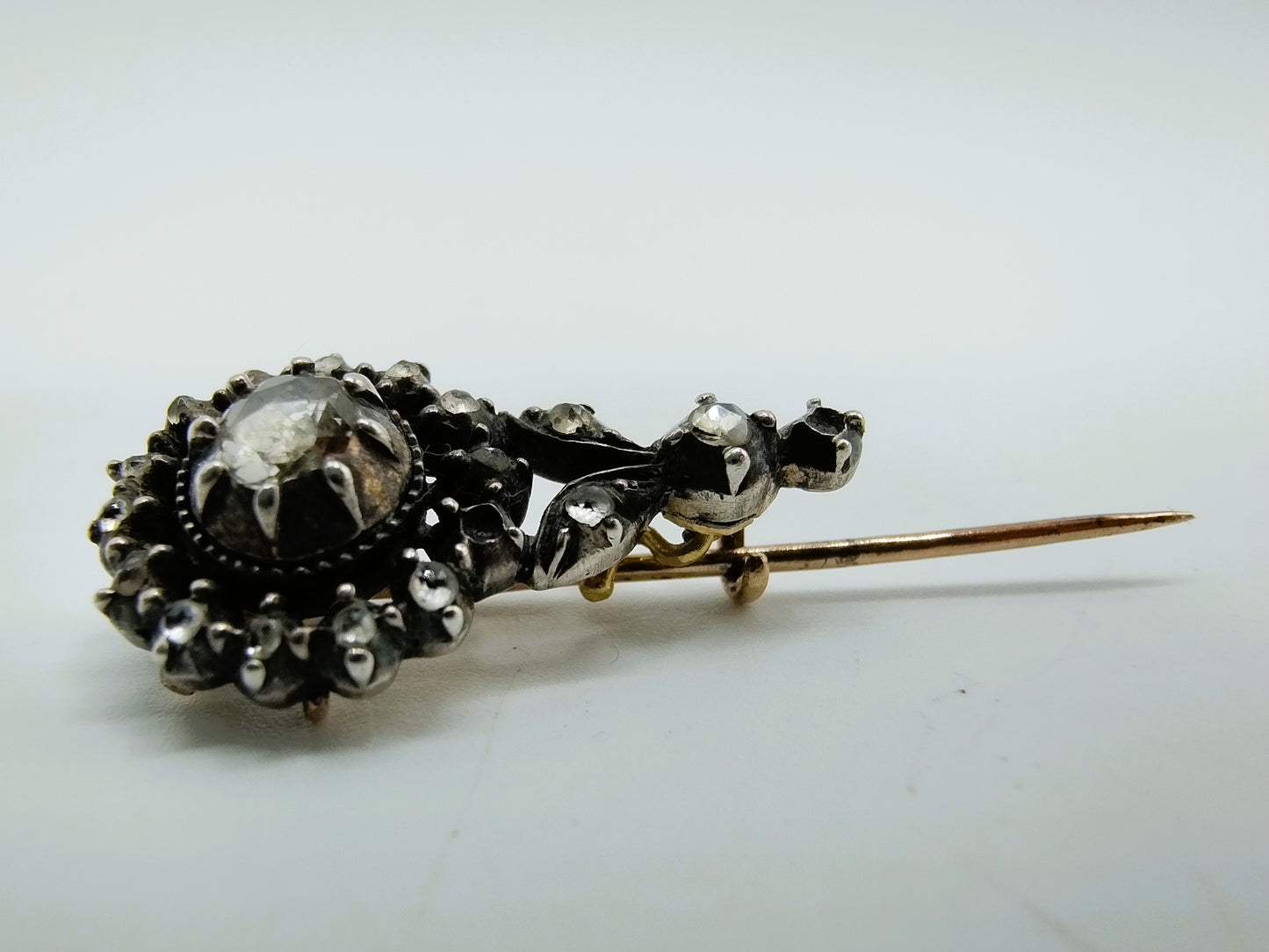 Gouden / zilveren broche met roosdiamanten