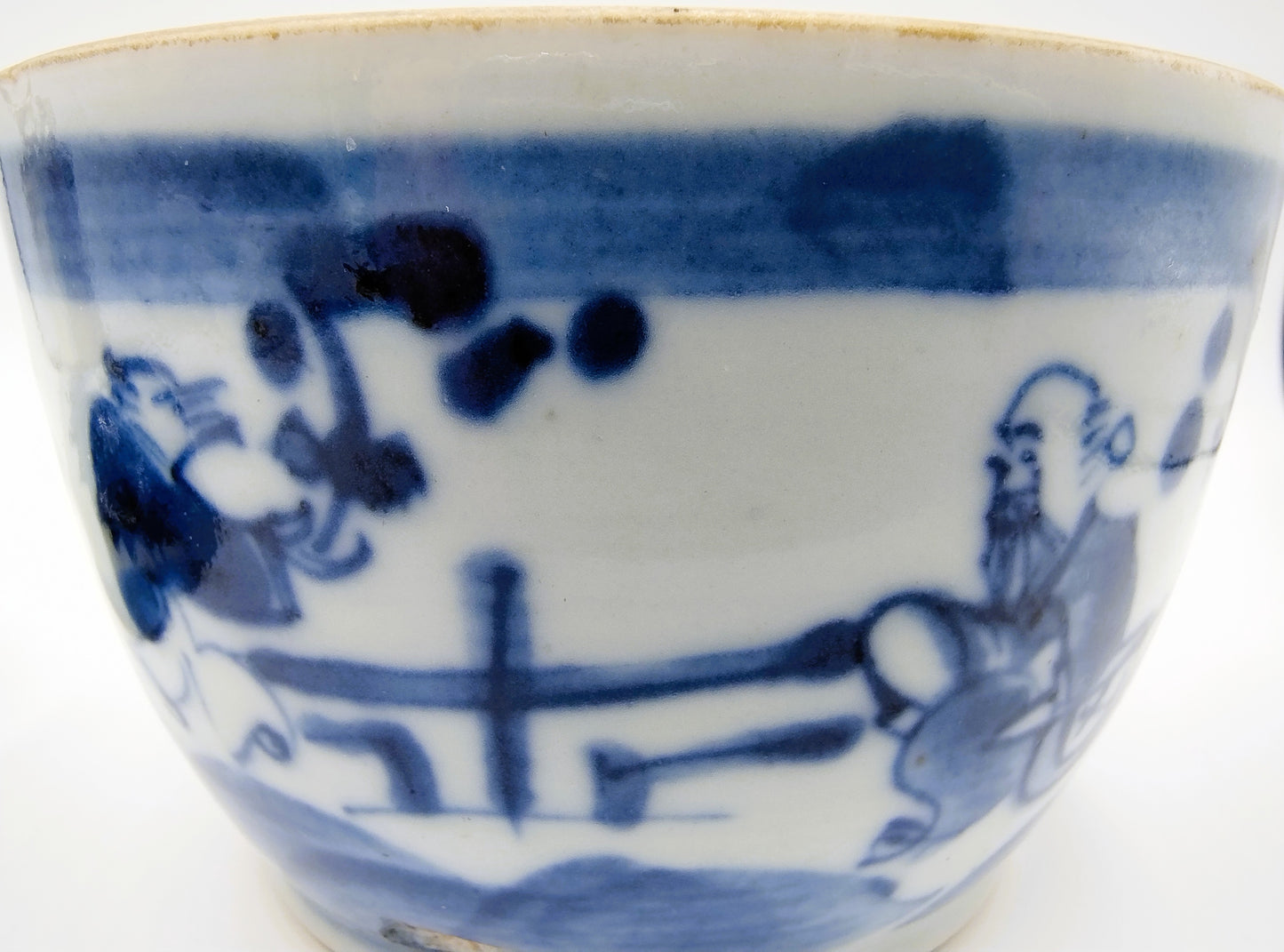 18e Eeuwse Chinese porseleinen dekselpot met zilveren miniatuur servies, Duitsland