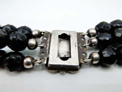 Gitten necklace with silver clasp, ca. 1900