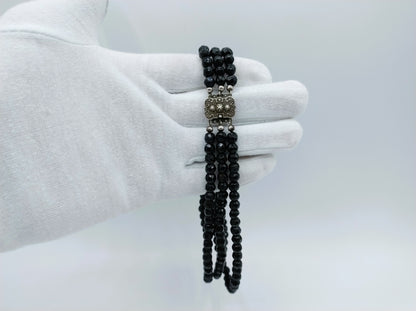 Gitten necklace with silver clasp, ca. 1900