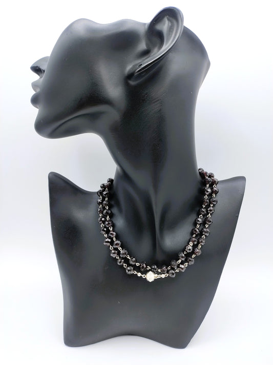 Garnet necklace with silver clasp, 68.5 cm