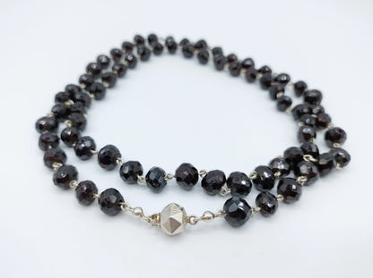 Garnet necklace with silver clasp, 68.5 cm
