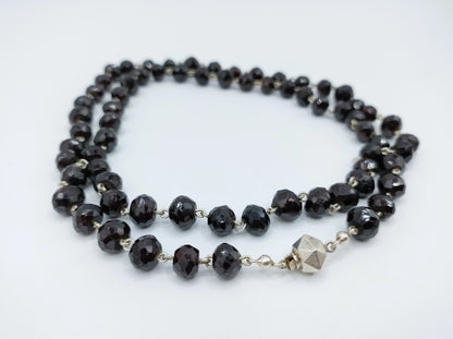 Garnet necklace with silver clasp, 68.5 cm