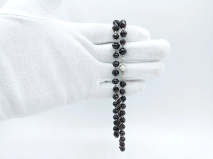 Garnet necklace with silver clasp, 68.5 cm