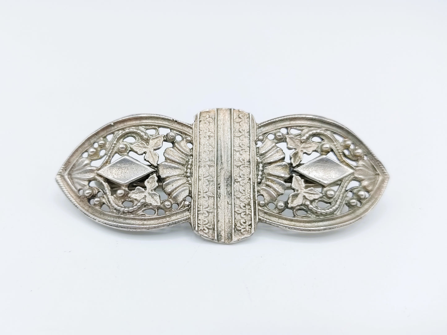 Zilveren bijbelslot broche