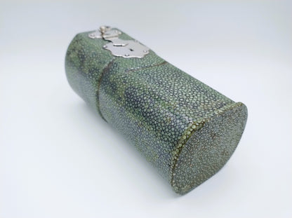 Foedraal van roggenhuid / shagreen met zilveren beslag, 18e eeuw