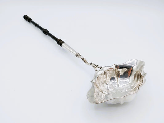 Zilveren punchlepel met ebbenhouten steel, 18e eeuws