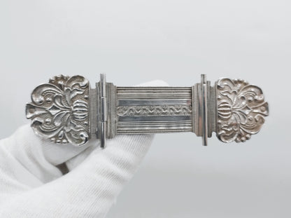Zilveren bijbelslot broche, J. Kooiman, Schoonhoven, 1866