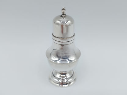 Zilveren zout- of peperstrooier, 1932
