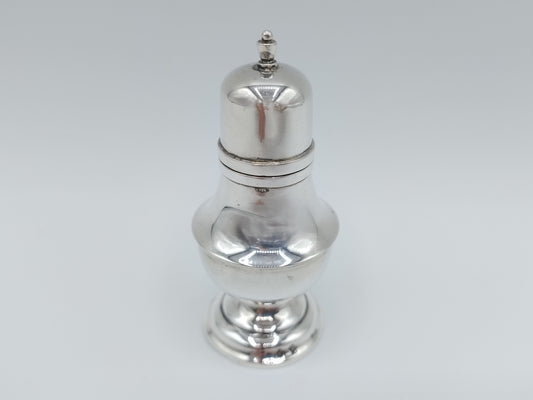 Zilveren zout- of peperstrooier, 1932