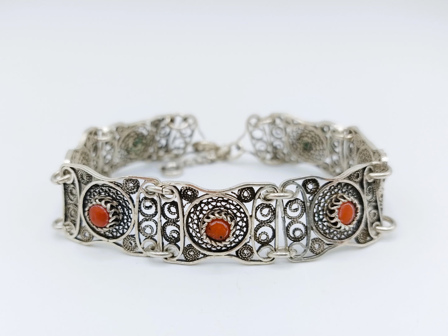 Silver bracelet with blood coral, 18 cm