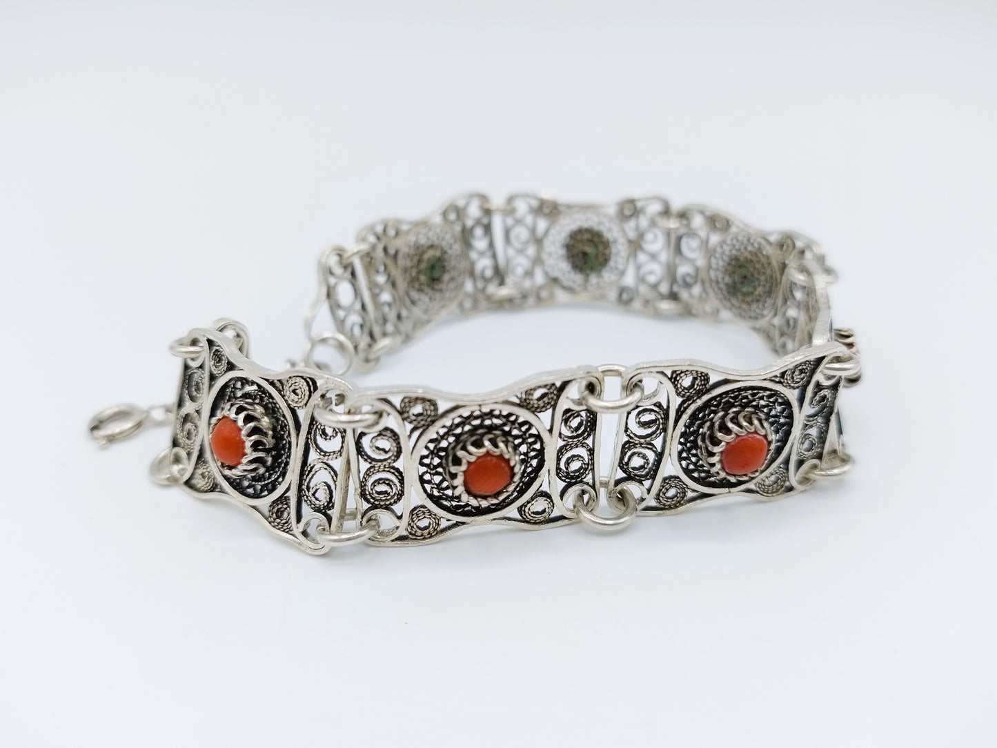 Silver bracelet with blood coral, 18 cm