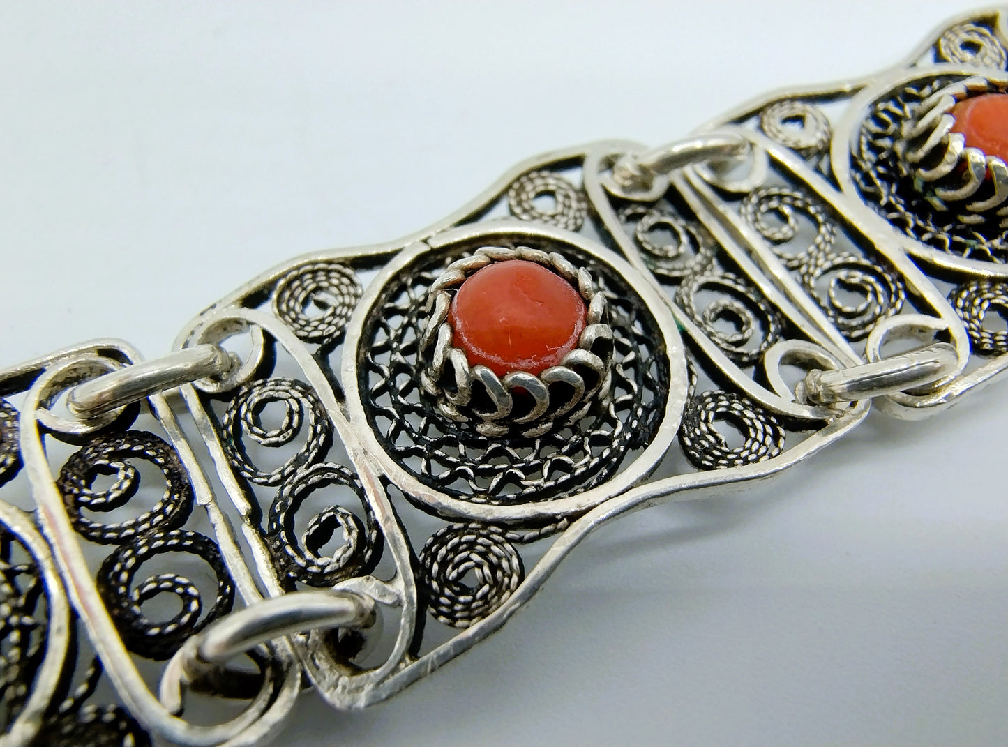 Silver bracelet with blood coral, 18 cm