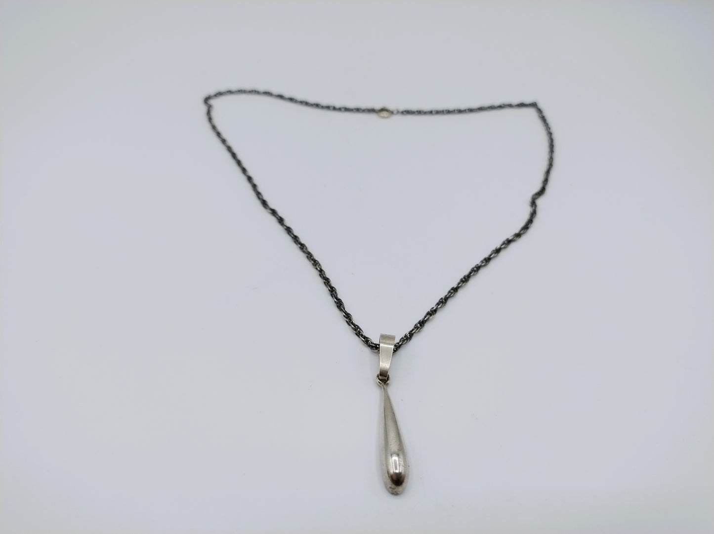 Silberkette mit Tropfenanhänger, 46,5 cm