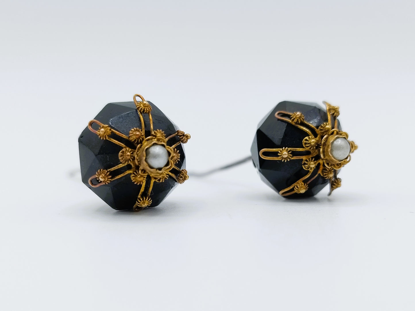 Gouden mutsenspelden, Friese klederdracht, 19e eeuws